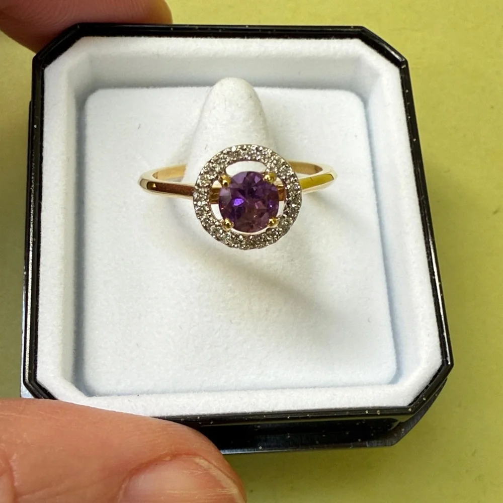 New 18K Gold Natural Amethyst and Natural Diamonds Ring in box with Certificate